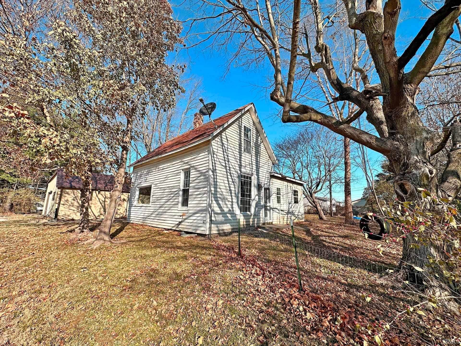 Single Family Homes 为 销售 在 403 N Indiana Street Colfax, 印第安纳州 46035 美国