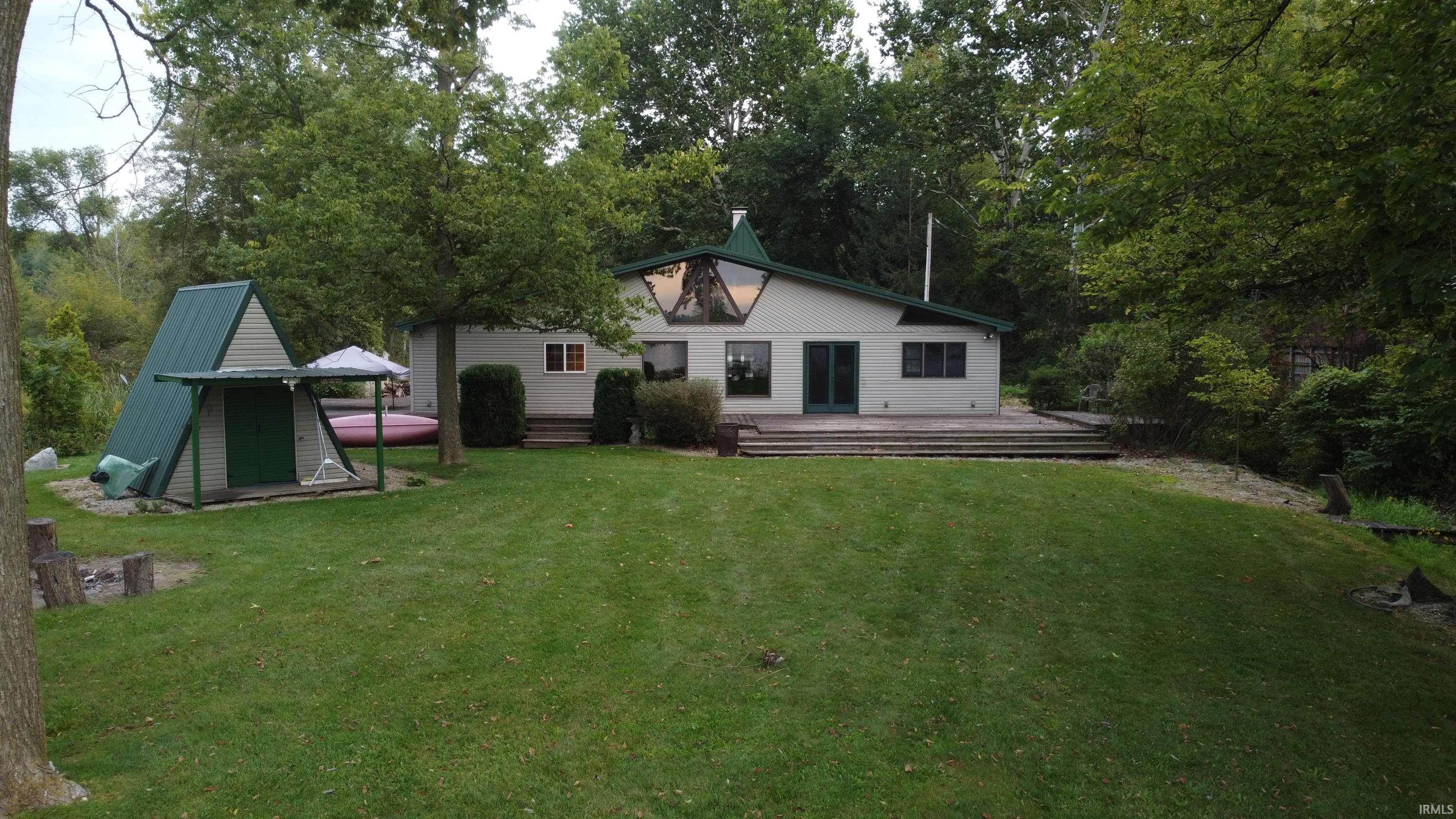 Single Family Homes 为 销售 在 1146 S 1450 E Akron, 印第安纳州 46910 美国