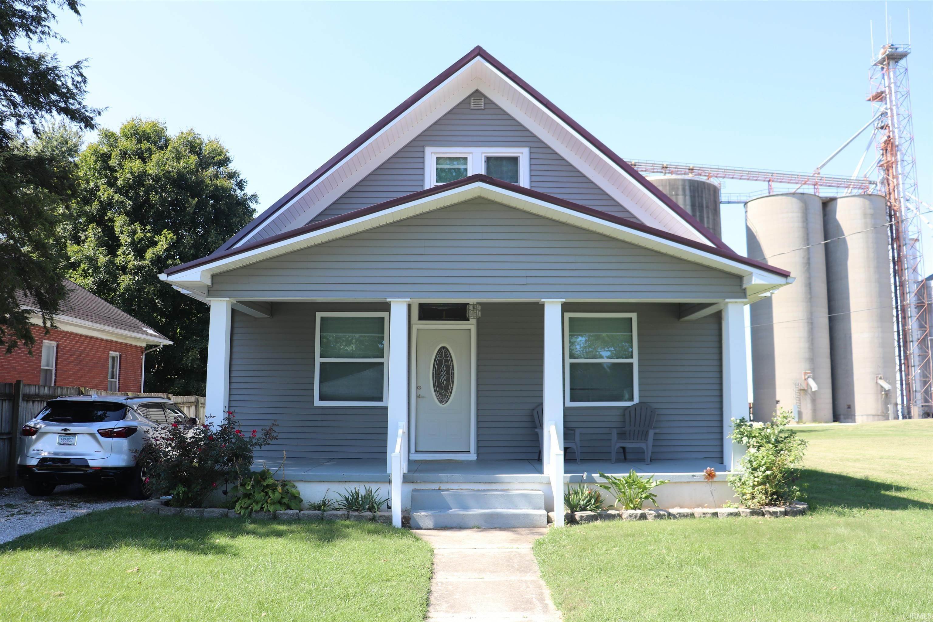 Single Family Homes 为 销售 在 814 N Jackson Street Huntingburg, 印第安纳州 47542 美国
