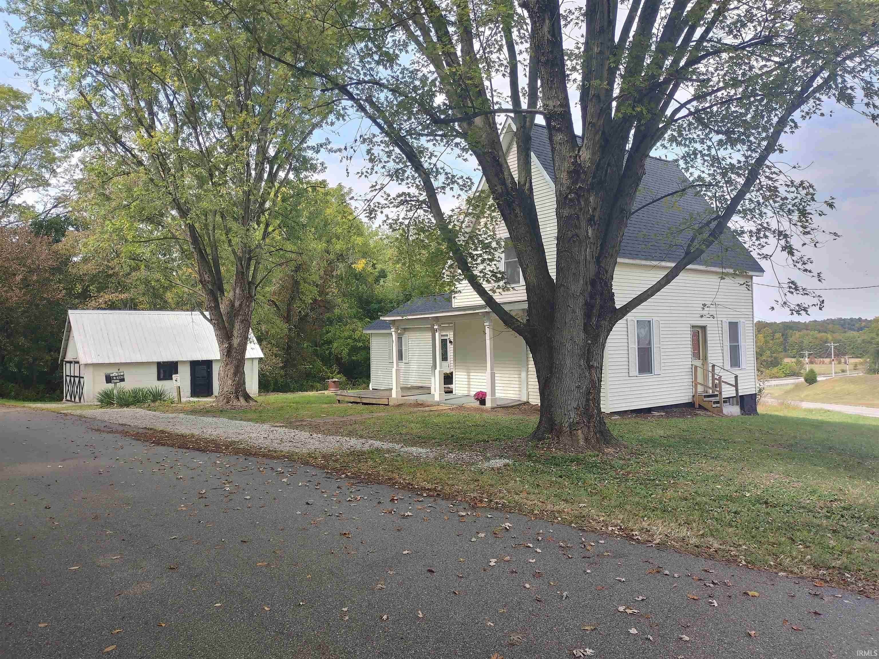 Single Family Homes для того Продажа на 1251 E Union Valley Road Bloomfield, Индиана 47424 Соединенные Штаты