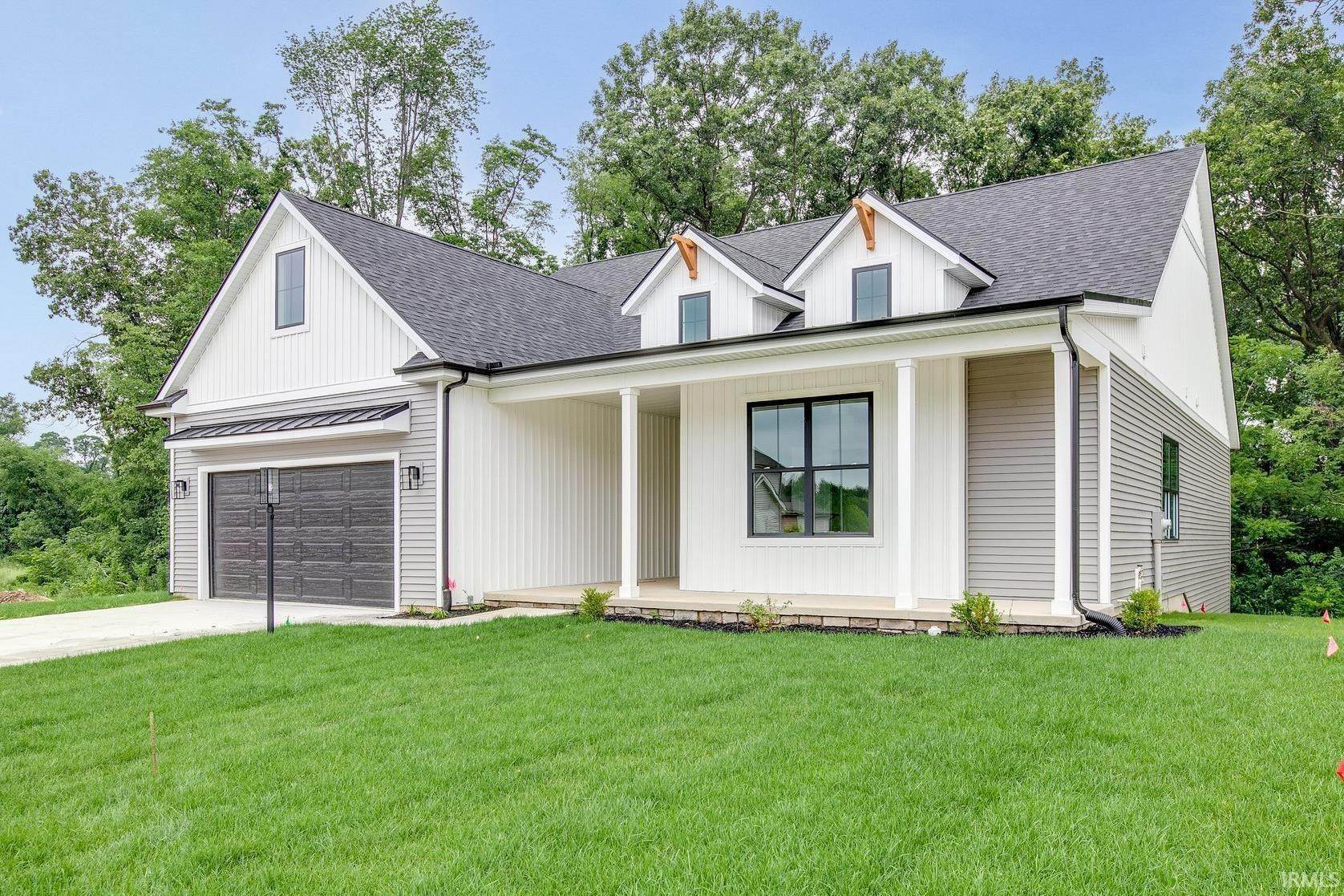 Single Family Homes 为 销售 在 12983 Brick Road Granger, 印第安纳州 46530 美国