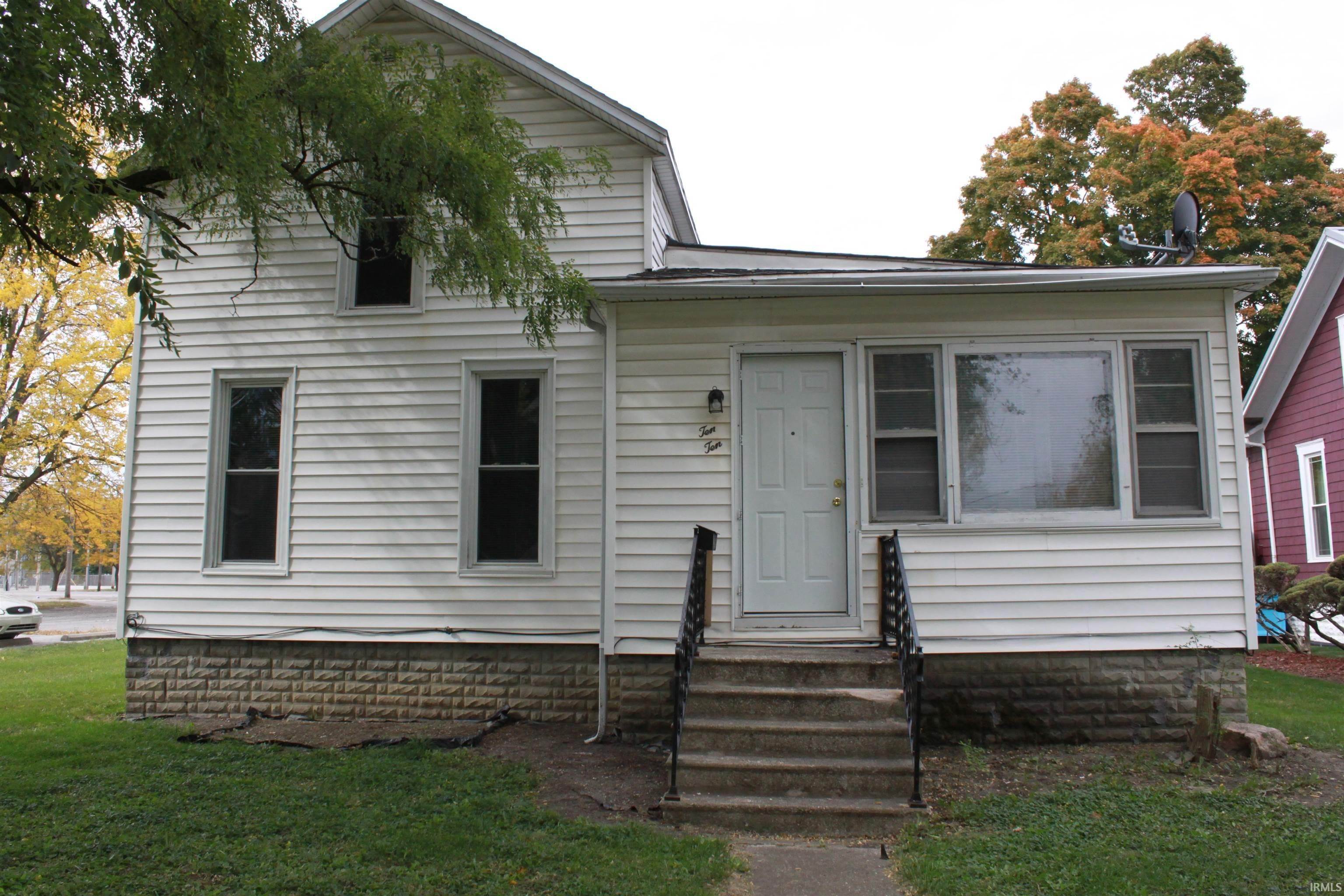 Single Family Homes для того Продажа на 1010 S Main Street Bluffton, Индиана 46714 Соединенные Штаты