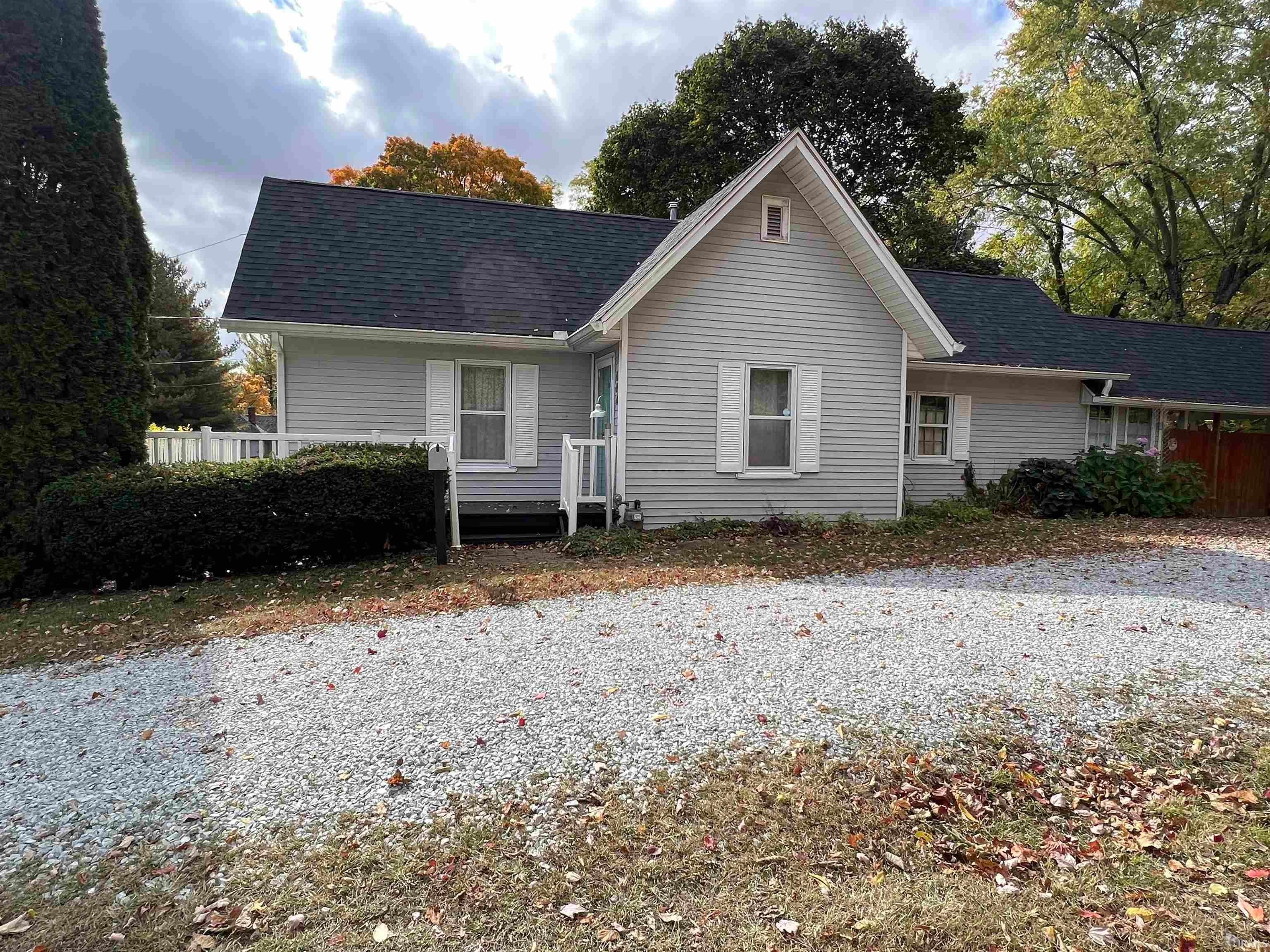 Single Family Homes pour l Vente à 484 N washington Street Bloomfield, Indiana 47424 États-Unis