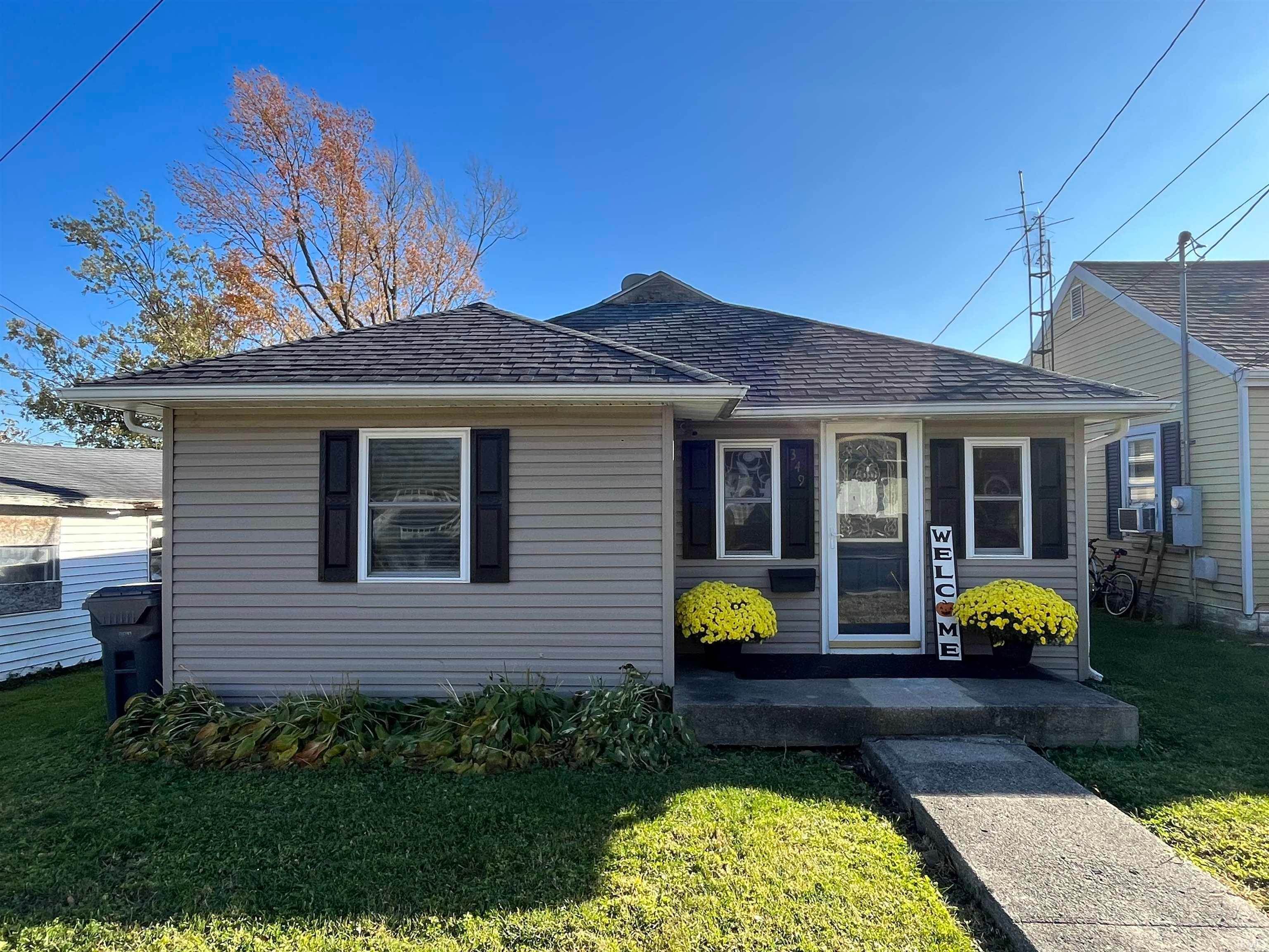 Single Family Homes 为 销售 在 349 Mount Auburn Street Dunkirk, 印第安纳州 47336 美国