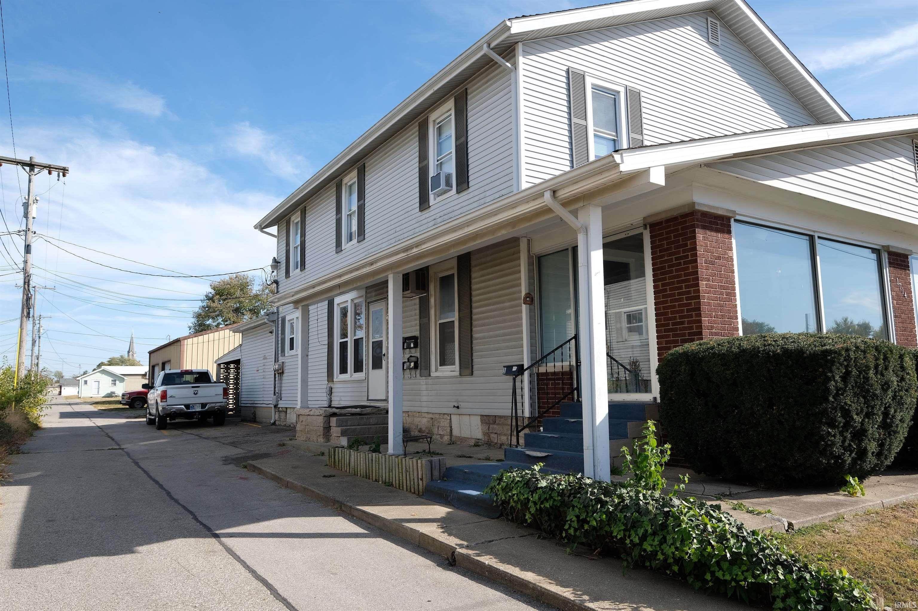 Single Family Homes для того Продажа на 1714 M Street Bedford, Индиана 47421 Соединенные Штаты