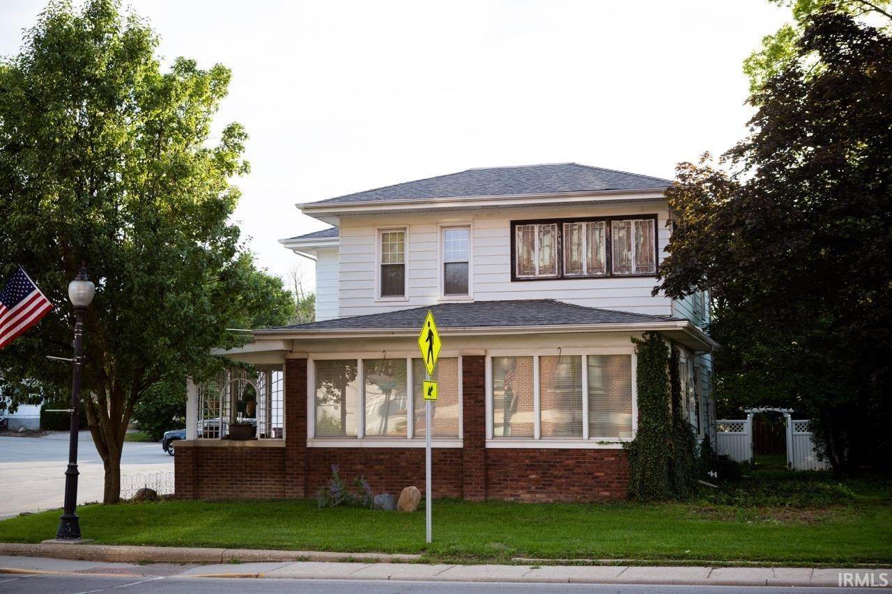 Single Family Homes для того Продажа на 312 S Main Street Bluffton, Индиана 46714 Соединенные Штаты