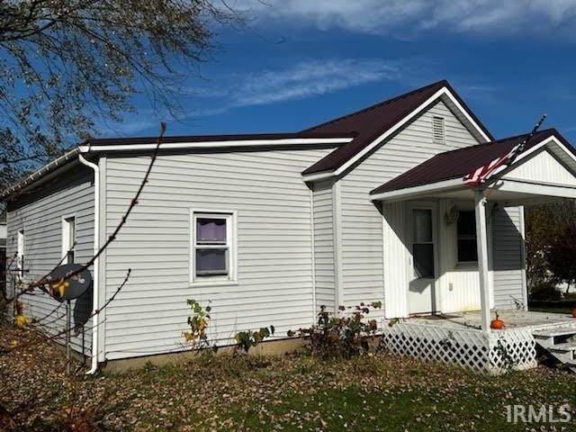 Single Family Homes por un Venta en 449 N Olive Street Cromwell, Indiana 46732 Estados Unidos