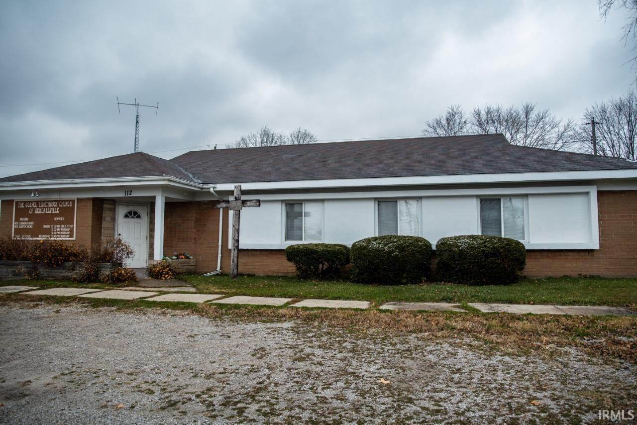 Single Family Homes pour l Vente à 112 Veterans Way Kendallville, Indiana 46755 États-Unis