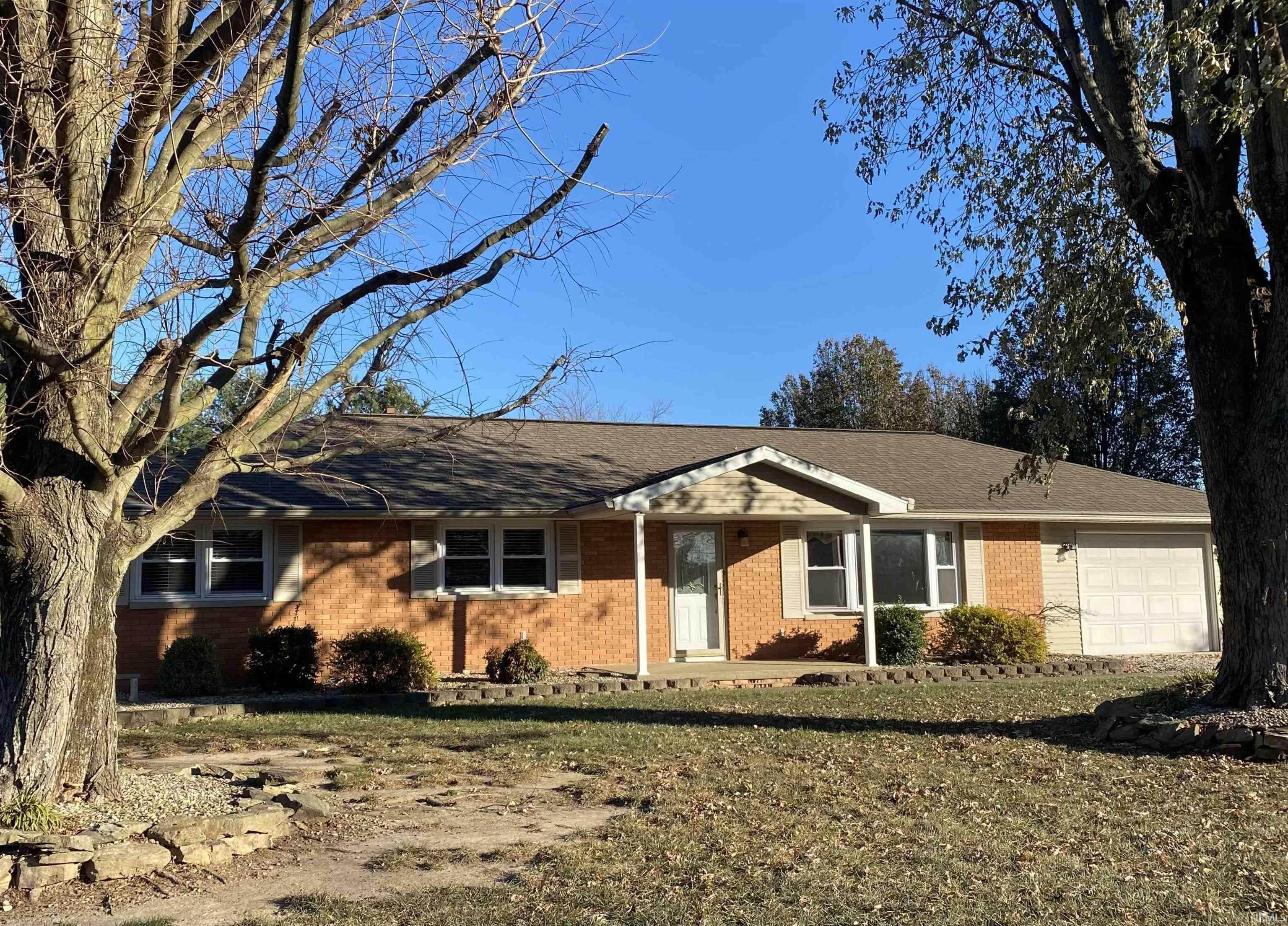 Single Family Homes 为 销售 在 1431 W Ackerman Road Jasper, 印第安纳州 47546 美国