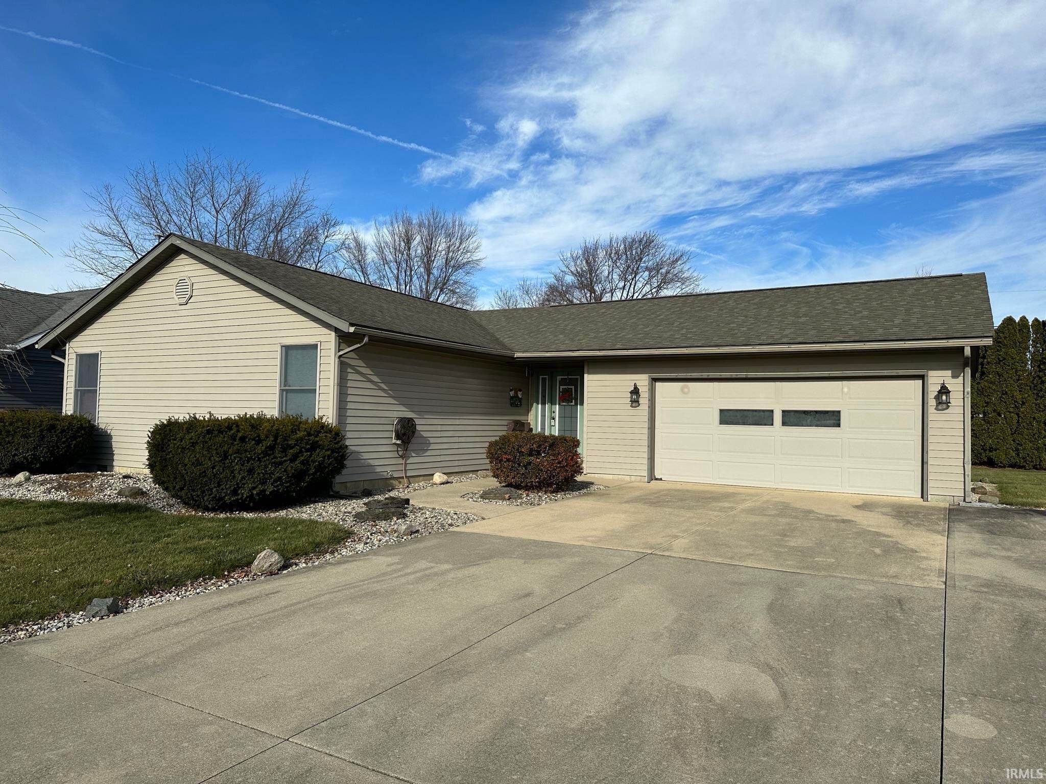 Single Family Homes por un Venta en 594 Fox Road Fairmount, Indiana 46928 Estados Unidos