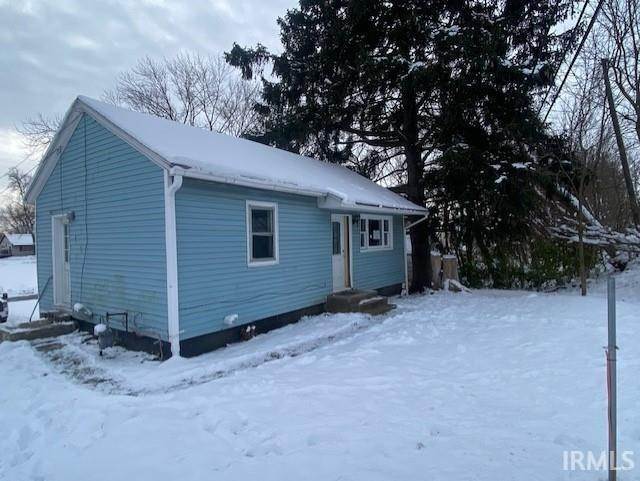 Single Family Homes 为 销售 在 107 N Michigan Street Lapaz, 印第安纳州 46537 美国