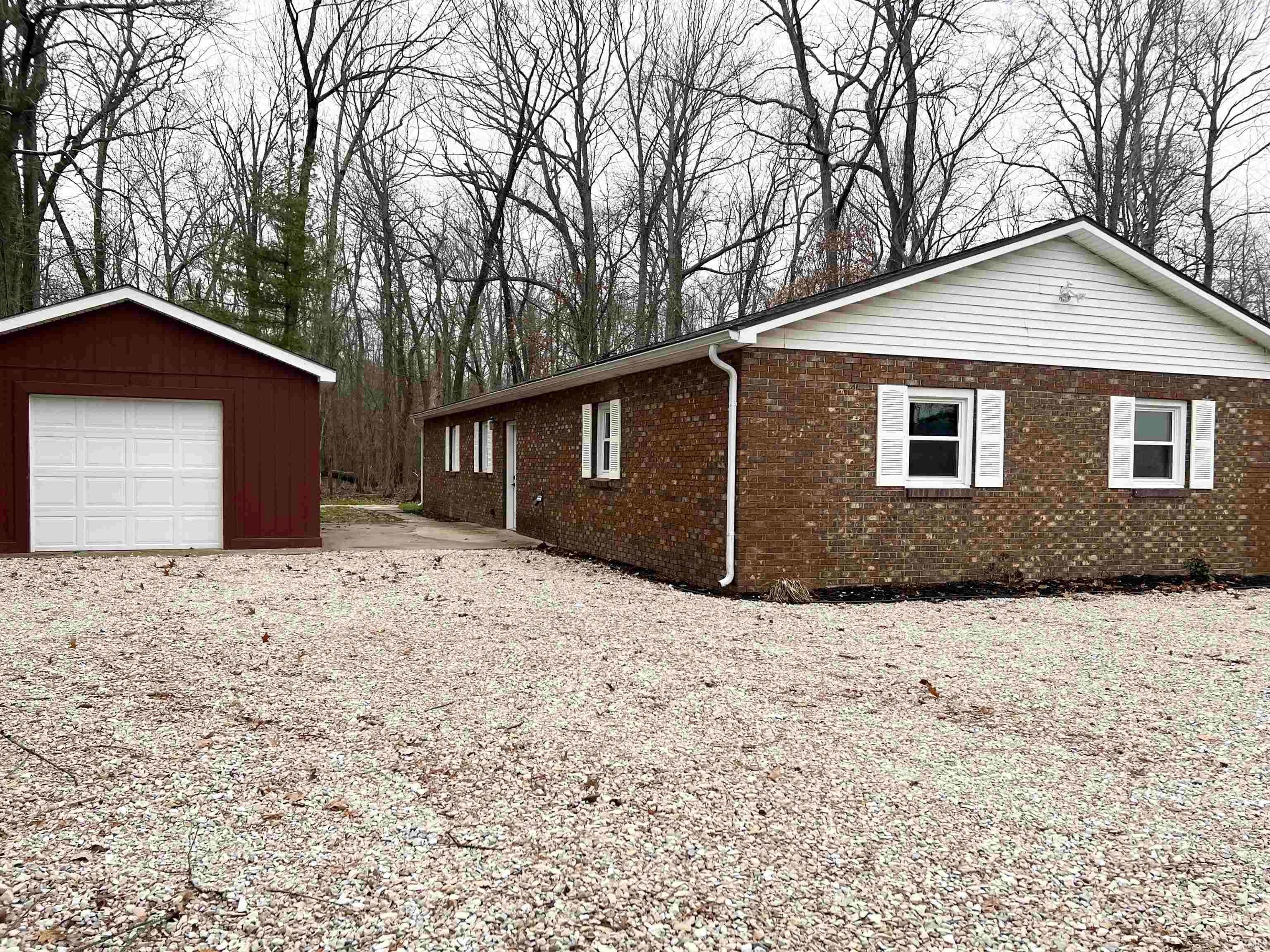 Single Family Homes por un Venta en 10430 Upper Mount Vernon Road Mount Vernon, Indiana 47620 Estados Unidos