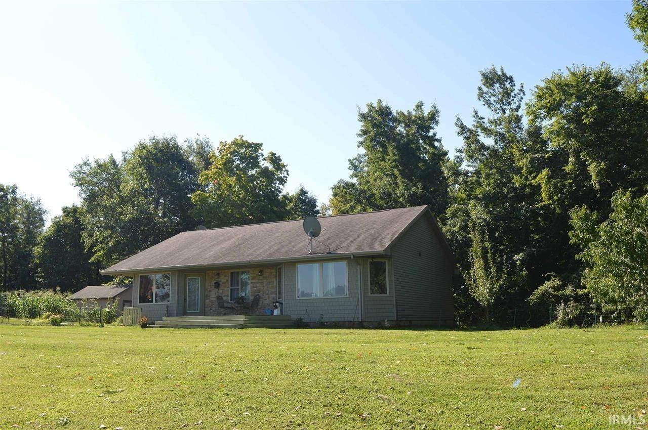 Single Family Homes 为 销售 在 594 N Wolf Lake Road Albion, 印第安纳州 46701 美国