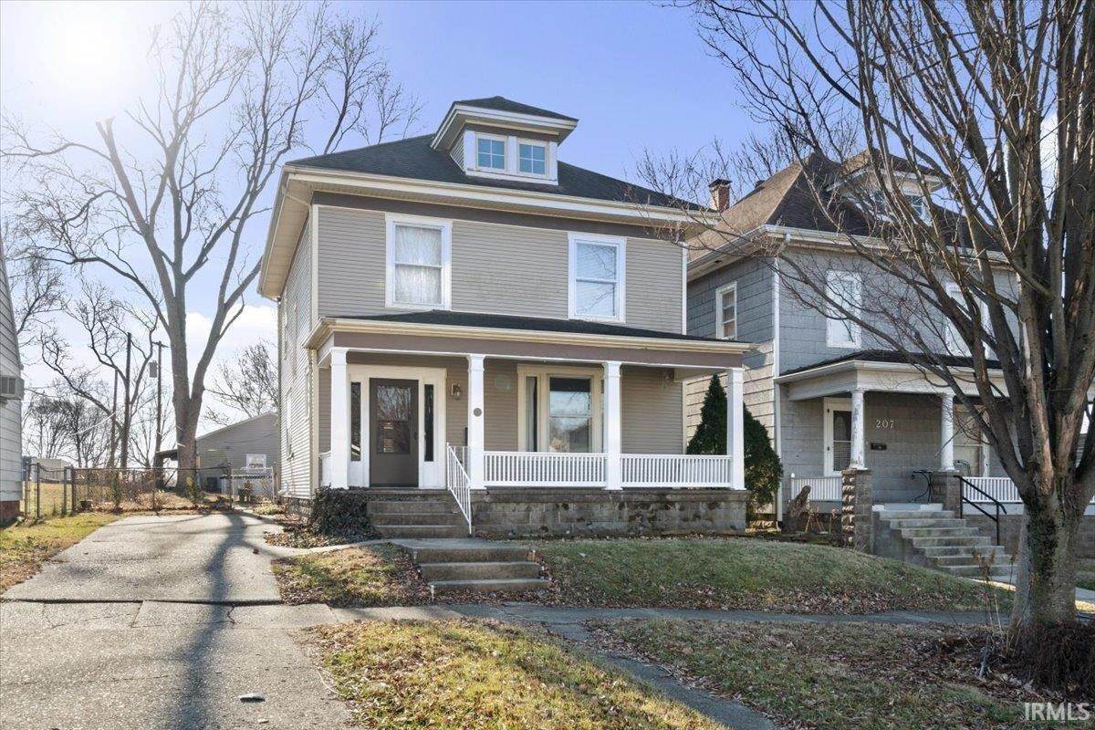 Single Family Homes pour l Vente à 211 E 2nd Street Mount Carmel, Illinois 62863 États-Unis