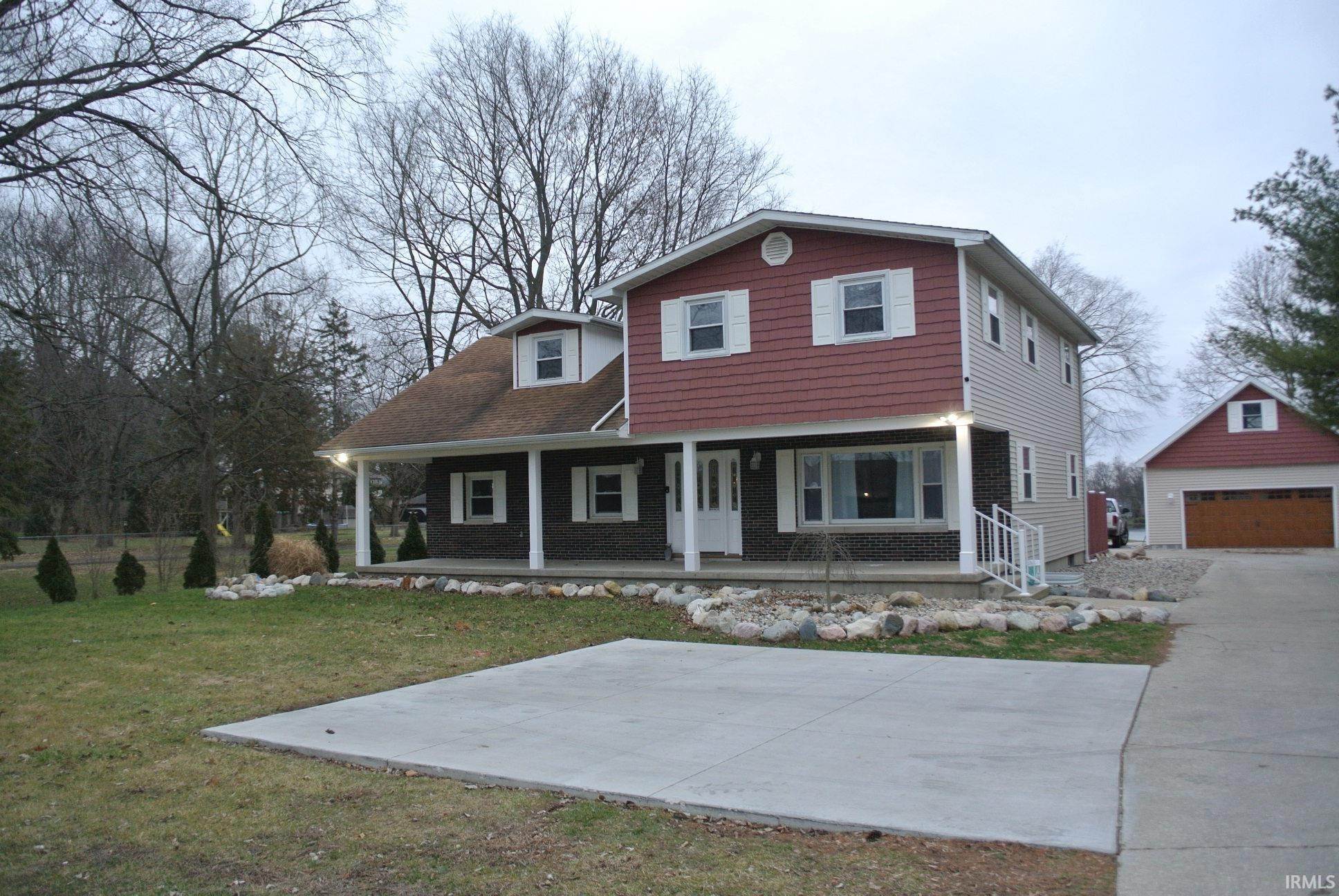 Single Family Homes 为 销售 在 12466 Jefferson Boulevard Mishawaka, 印第安纳州 46545 美国