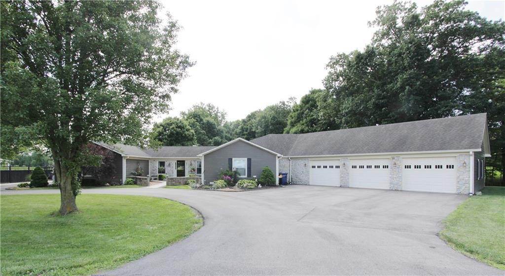 Single Family Homes 为 销售 在 6411 E 171st Street Noblesville, 印第安纳州 46063 美国