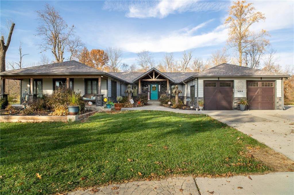 Single Family Homes pour l Vente à 1444 W Curry Road Greenwood, Indiana 46143 États-Unis