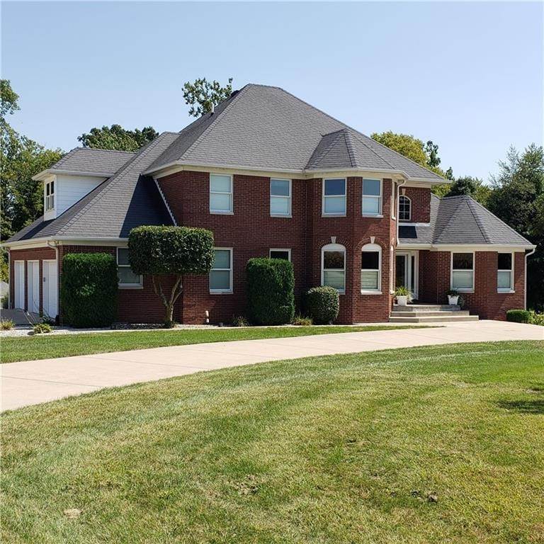 Single Family Homes 为 销售 在 1687b S County Road 300 Danville, 印第安纳州 46122 美国