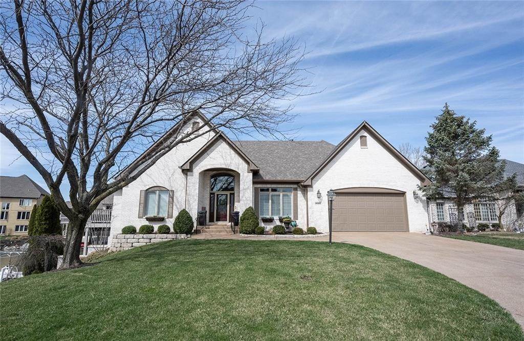Single Family Homes 为 销售 在 14026 Deer Stone Lane Fortville, 印第安纳州 46040 美国