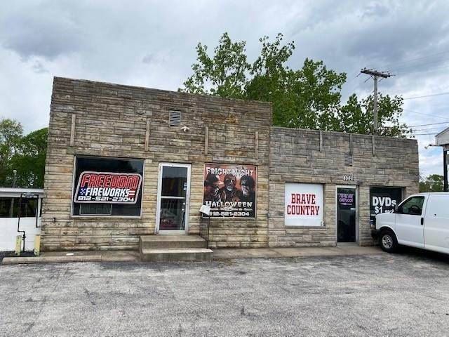Retail - Commercial for Sale at 1037 W Commerce Street Brownstown, Indiana 47220 United States
