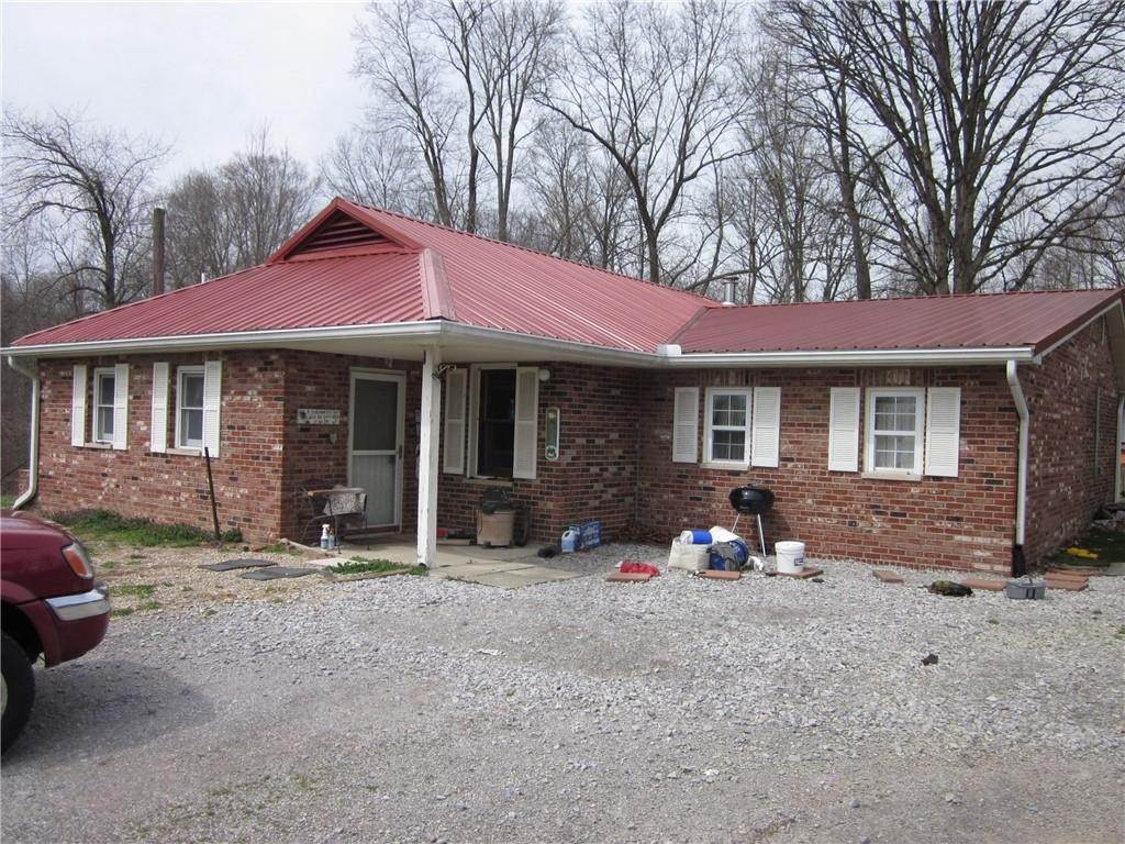 Single Family Homes pour l Vente à 3609 Goose Creek Road Freedom, Indiana 47431 États-Unis