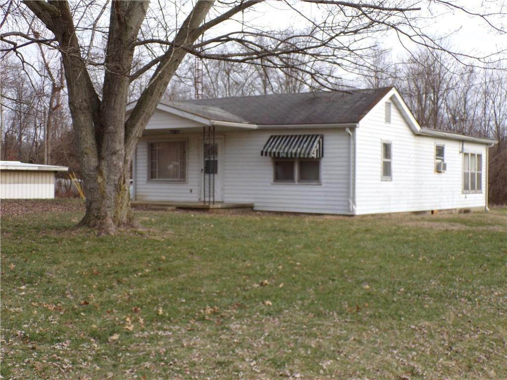 Single Family Homes for Sale at 5695 S County Road 325 Brownstown, Indiana 47220 United States