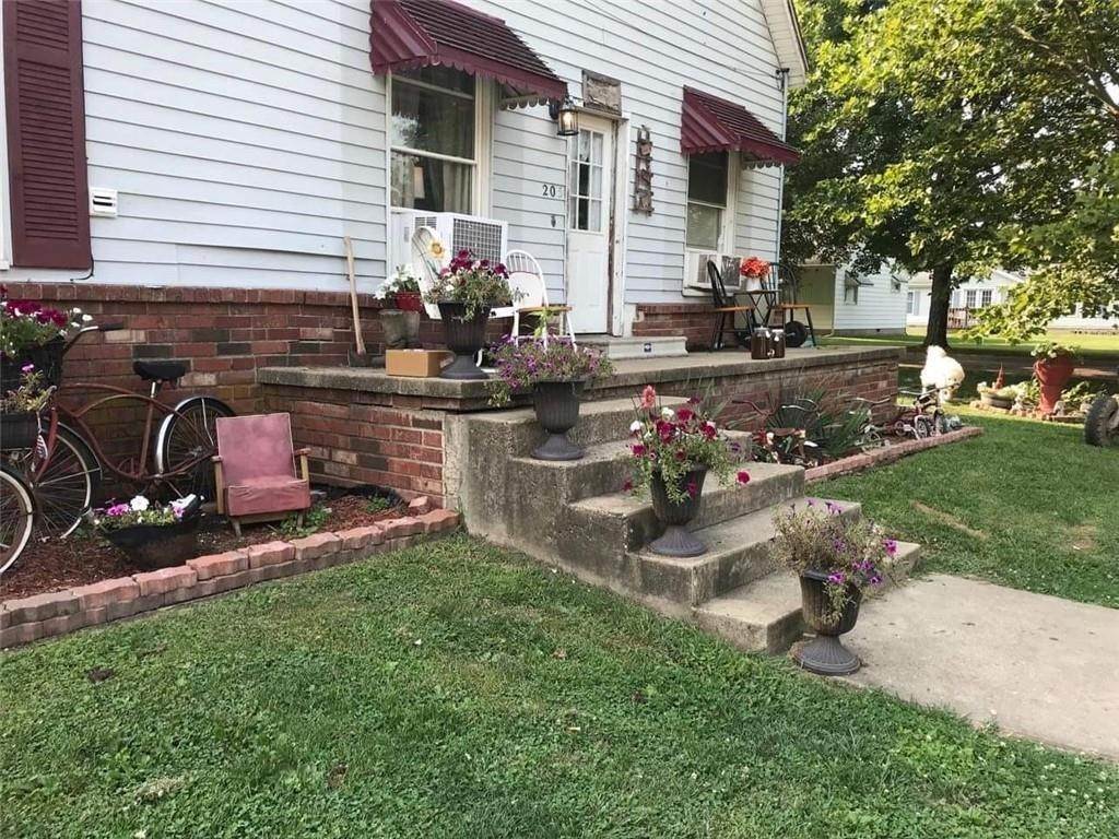 Single Family Homes pour l Vente à 205 George Street Newport, Indiana 47966 États-Unis
