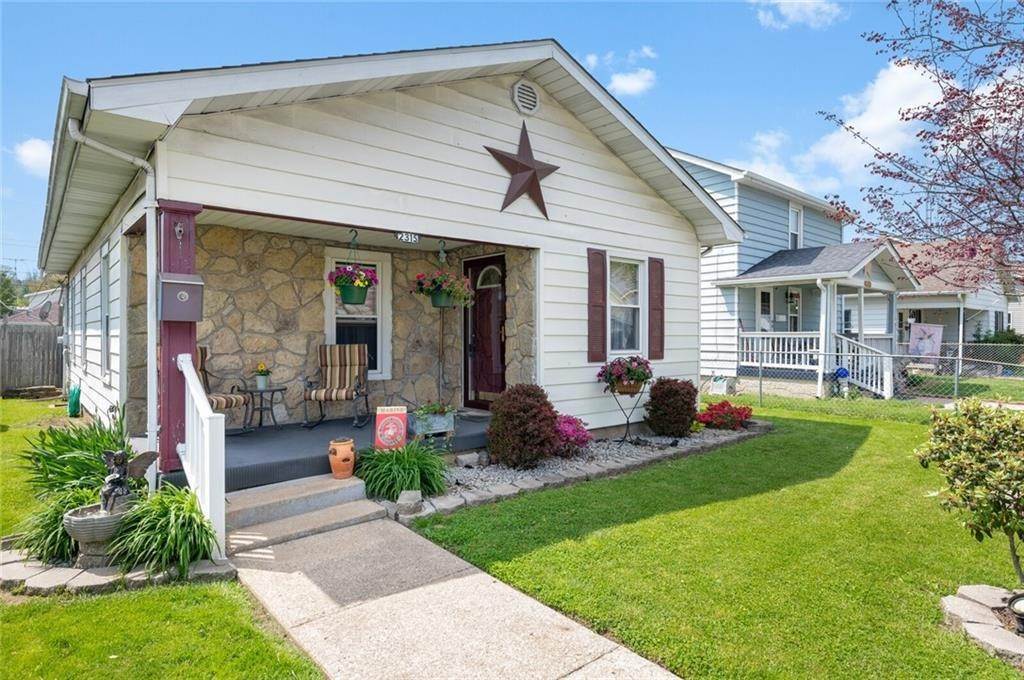 Single Family Homes por un Venta en 2315 Iowa Avenue Connersville, Indiana 47331 Estados Unidos