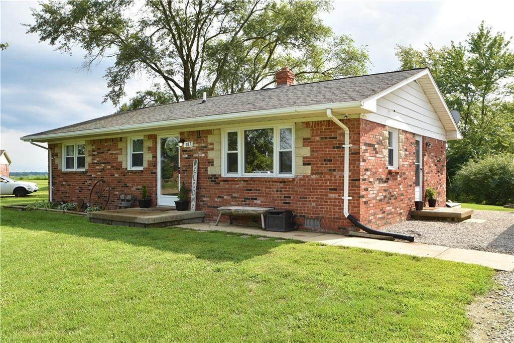Single Family Homes pour l Vente à 817 W 1080 North Fountaintown, Indiana 46130 États-Unis