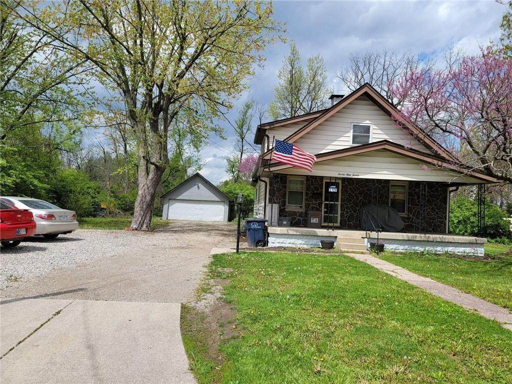 Single Family Homes для того Продажа на 2120 Albany Street Beech Grove, Индиана 46107 Соединенные Штаты