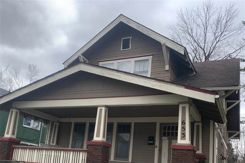 Single Family Homes pour l Vente à 653 E Walnut Street Frankfort, Indiana 46041 États-Unis