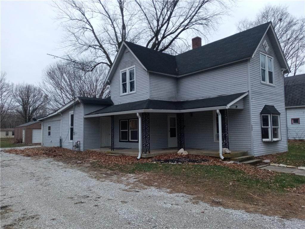 Single Family Homes pour l Vente à 152 W Logan Street Cloverdale, Indiana 46120 États-Unis
