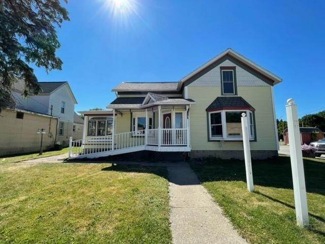Single Family Homes для того Продажа на 111 S Michigan Street Lakeville, Индиана 46536 Соединенные Штаты