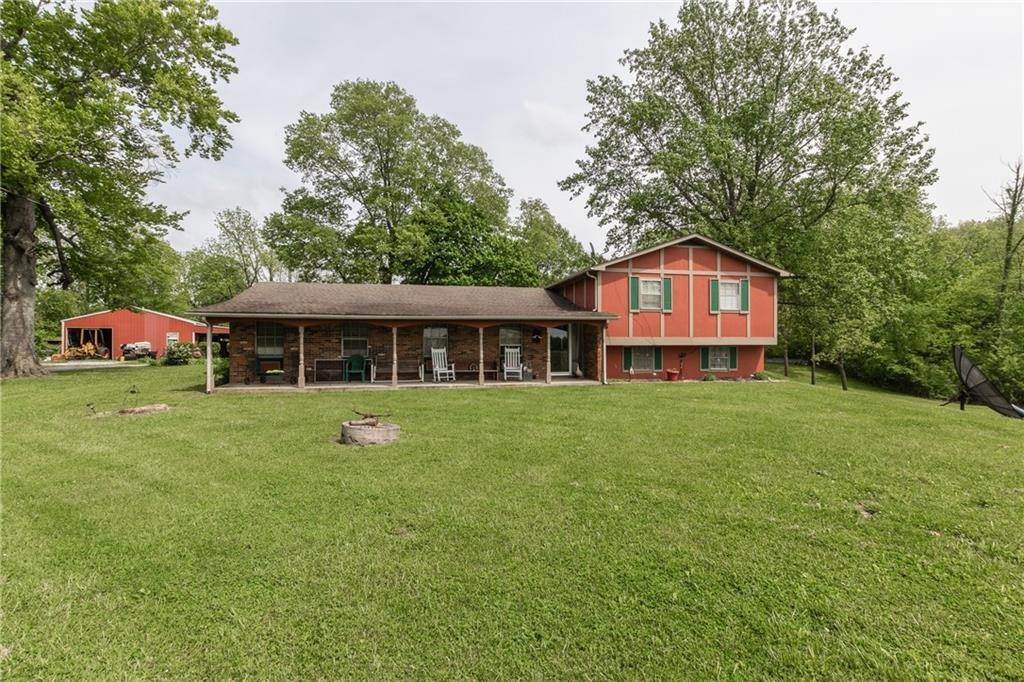 Single Family Homes для того Продажа на 1471 S Morristown Pike Greenfield, Индиана 46140 Соединенные Штаты