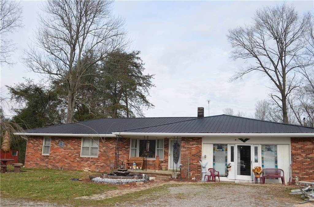 Single Family Homes for Sale at 3010 West W 675 North Road North Vernon, Indiana 47265 United States