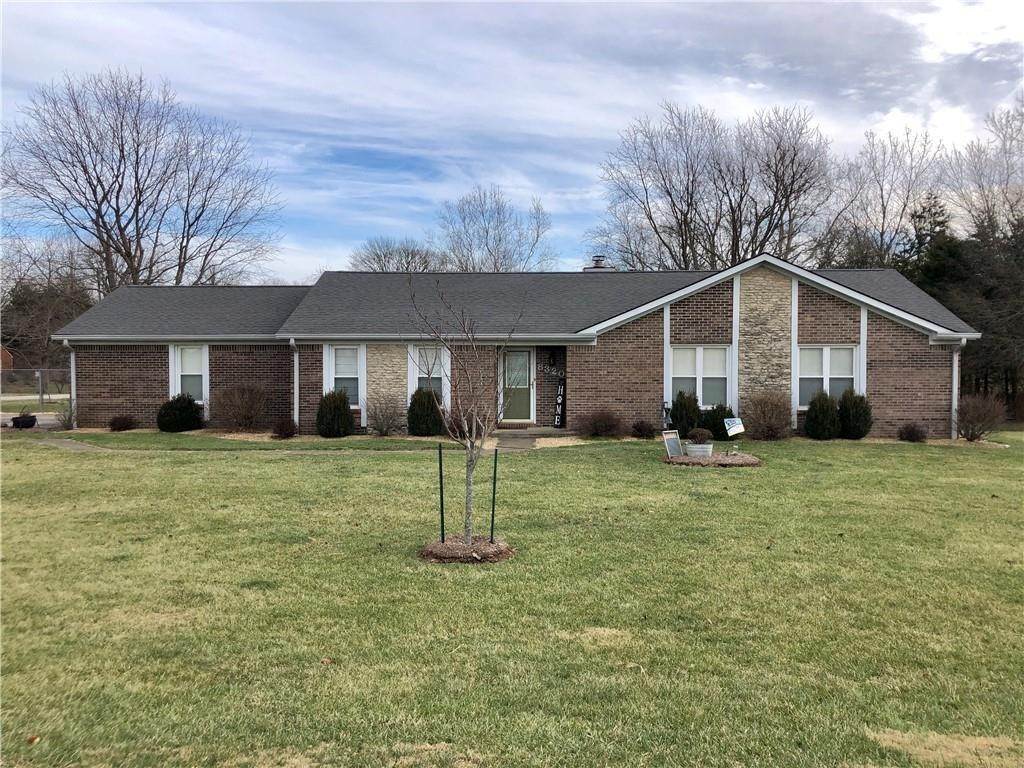 Single Family Homes for Sale at 8320 N County Road 1050 Hope, Indiana 47246 United States