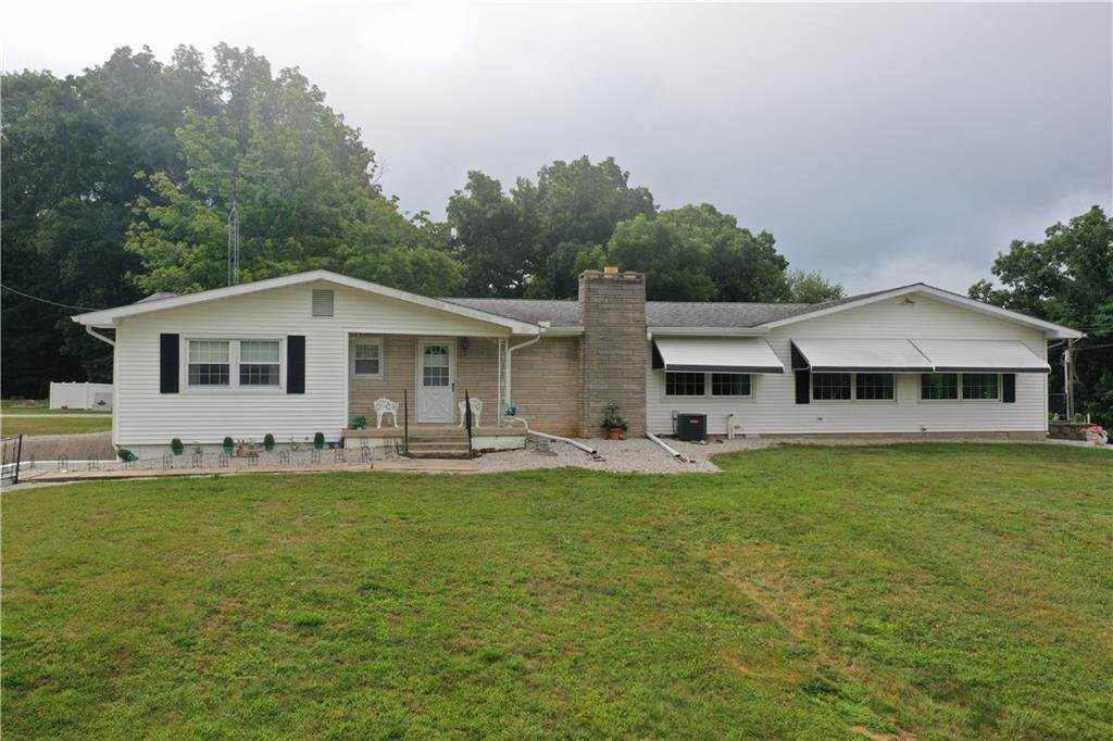 Single Family Homes 为 销售 在 103 N Nyesville Road Rockville, 印第安纳州 47872 美国