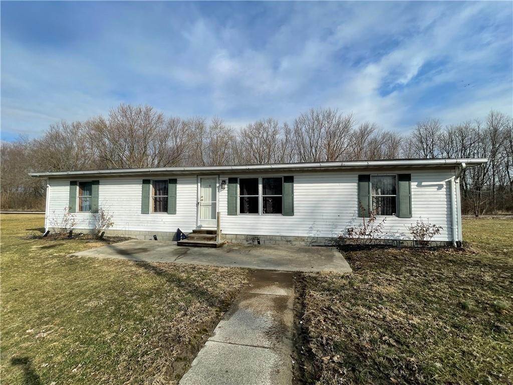 Single Family Homes pour l Vente à 312 E Railroad Street Roachdale, Indiana 46172 États-Unis