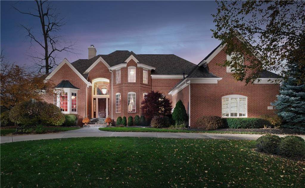 Single Family Homes pour l Vente à 10387 Charter Oaks Street Carmel, Indiana 46032 États-Unis