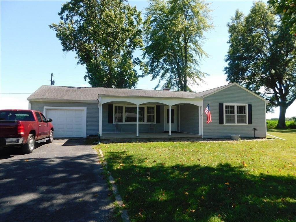 Single Family Homes pour l Vente à 11515 N Westwood Drive Farmersburg, Indiana 47850 États-Unis