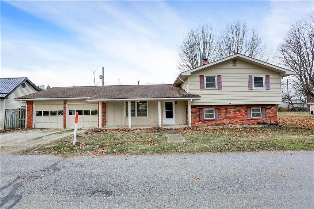 Single Family Homes pour l Vente à 129 E Chestnut Street Morristown, Indiana 46161 États-Unis