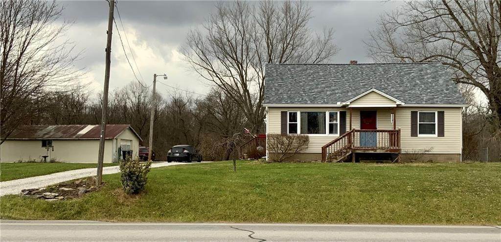 Single Family Homes por un Venta en 11093 E St Rd 54 Bloomfield, Indiana 47424 Estados Unidos