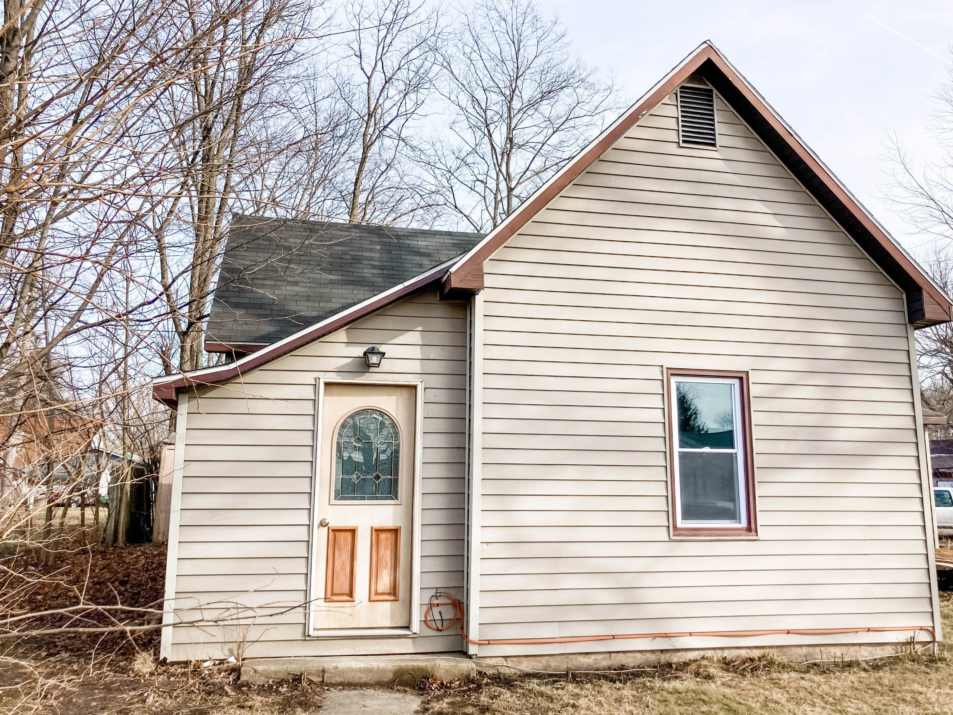 Single Family Homes для того Продажа на 210 S Green Street New Ross, Индиана 47968 Соединенные Штаты