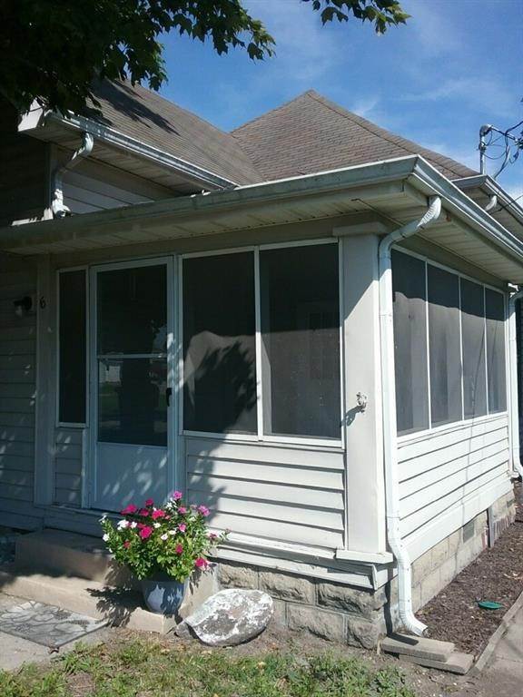 Single Family Homes pour l Vente à 6 W Junction Street Maxwell, Indiana 46154 États-Unis