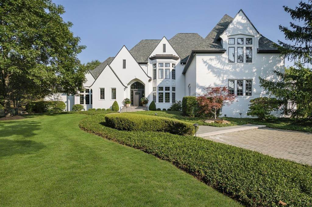 Single Family Homes 为 销售 在 1009 Laurelwood 卡梅尔, 印第安纳州 46032 美国