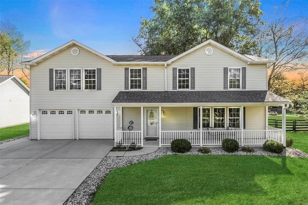 Single Family Homes 为 销售 在 323 Gettysburg Coatesville, 印第安纳州 46121 美国