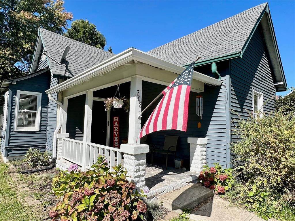 Single Family Homes 为 销售 在 208 N Main Street North Salem, 印第安纳州 46165 美国