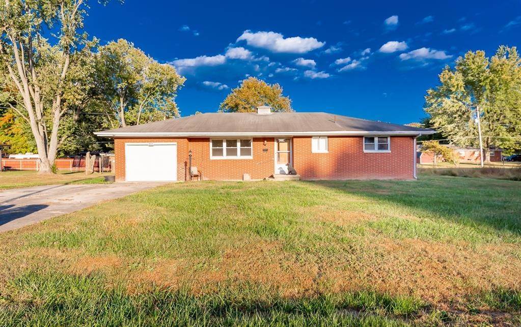 Single Family Homes pour l Vente à 211 West Street Crothersville, Indiana 47229 États-Unis