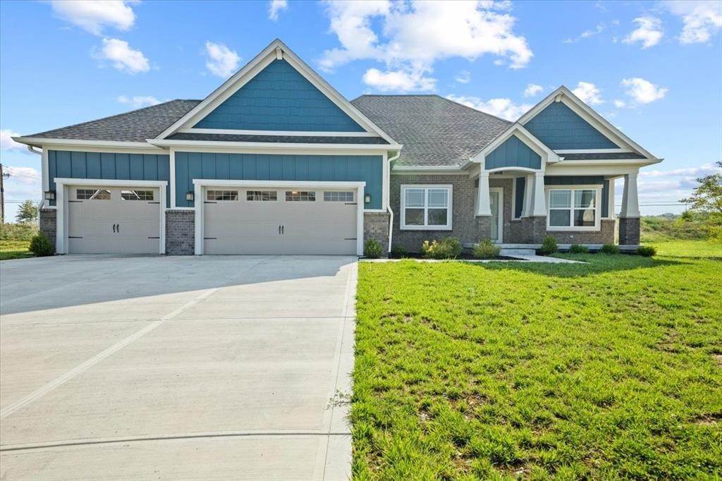 Single Family Homes для того Продажа на 2041 W Bedrock Lane Greenfield, Индиана 46140 Соединенные Штаты