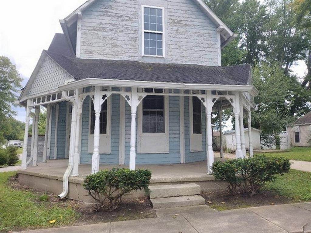 Single Family Homes 为 销售 在 130 E South Terrace Gosport, 印第安纳州 47433 美国